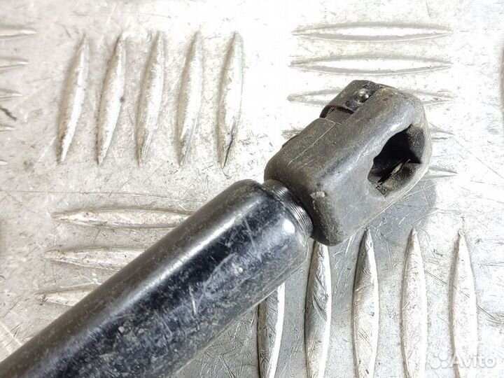 Амортизатор двери багажника Ford Focus 2005-2008