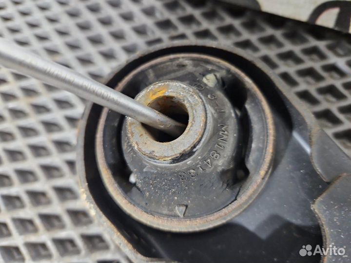 Рычаг правый Mitsubishi Outlander CW6W 6B31 2008