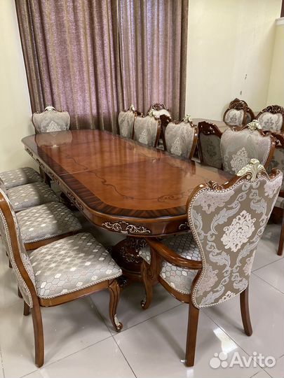 Стол со стульями