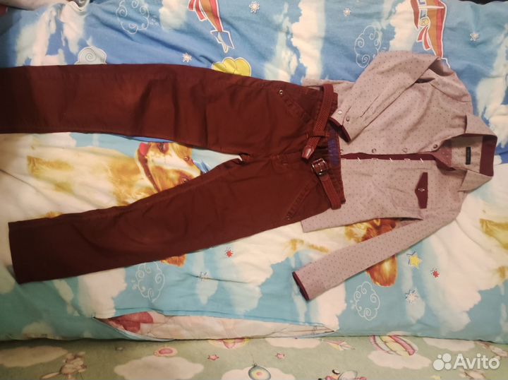 Рубашка и джинсы