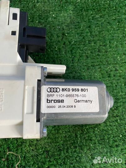 Мотор стеклоподъемника передний левый Audi A4 B8