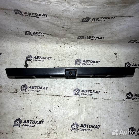 Накладка крышки багажника Nissan Primera P11