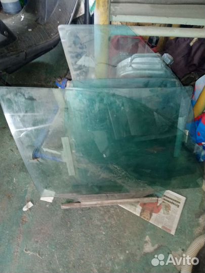 Стекла на 210 mercedes
