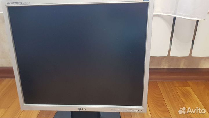 Монитор LG L17