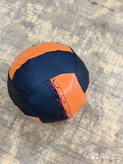 Мяч медицинбол для упражнений дома и в зале