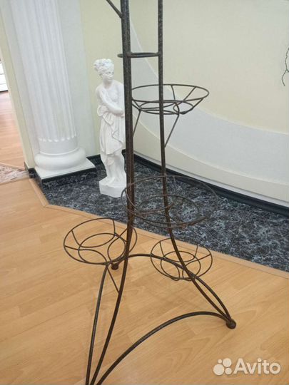 Стойка д/цветов метал,высота 180