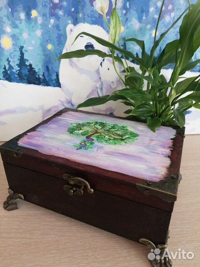 Деревянная шкатулка