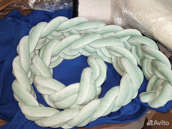 Косичка бортик в кроватку оливковая из 6 прядей