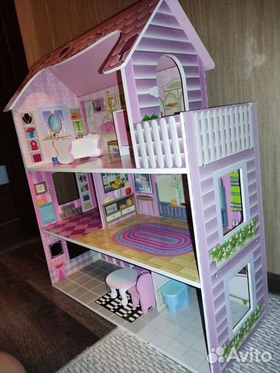 Кукольный домик с мебелью