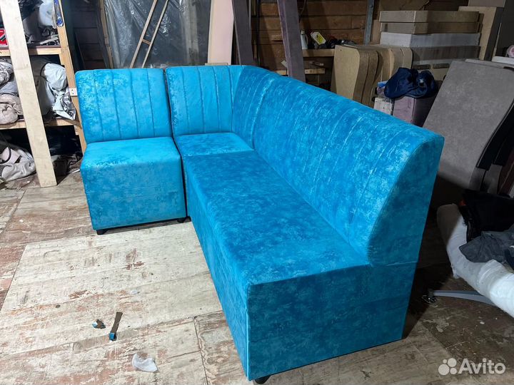 Диван угловои кухонныи