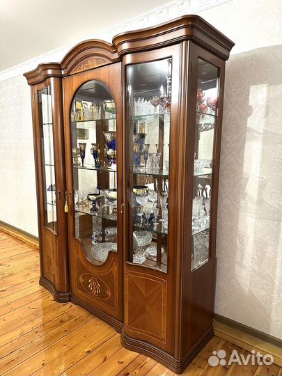 Буфеты и серванты италия