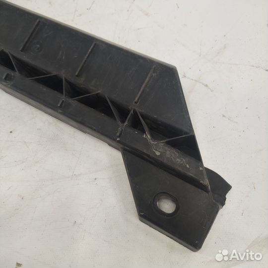 Кронштейн переднего бампера центральный Renault T