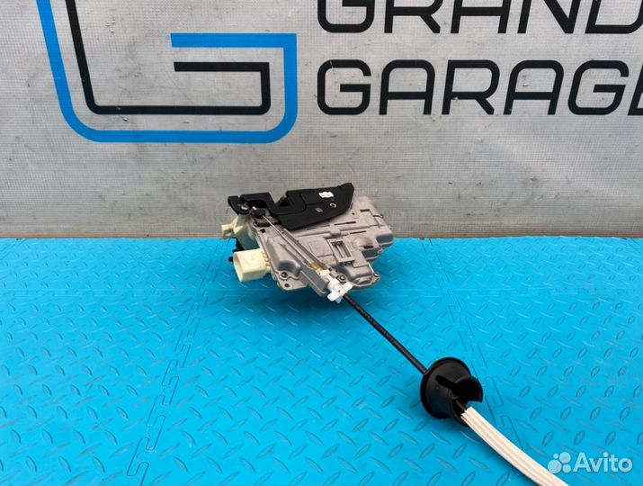 Замок двери передний левый Porsche Cayenne 958