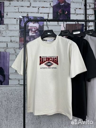 Футболки Balenciaga