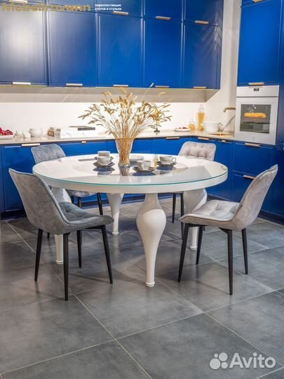 Мягкие велюровые стулья для кухни