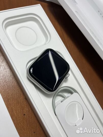 Часы apple watch se 44mm