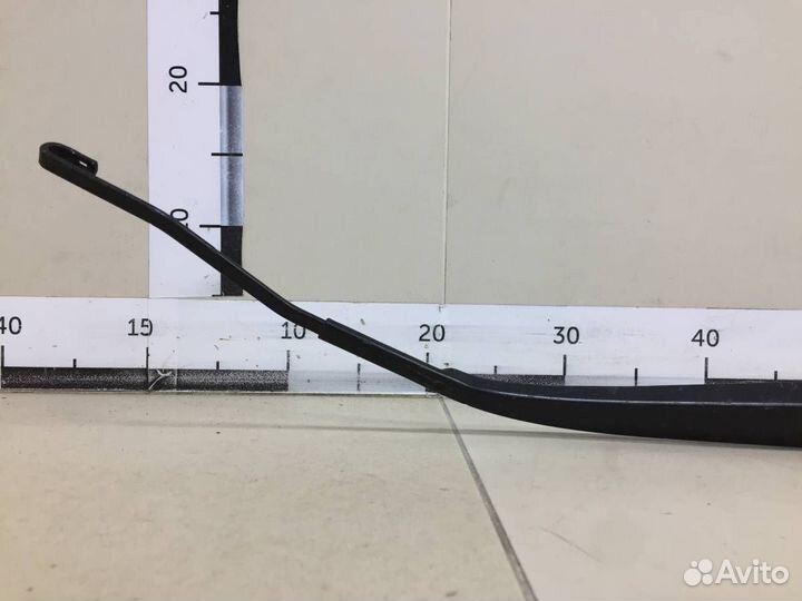 Поводок стеклоочистителя передний правый Mitsubish