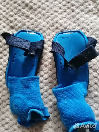 Футбольные щитки детские kipsta