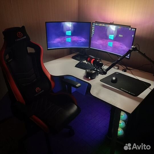 Микрофон HyperX QuadCast с кронштейном