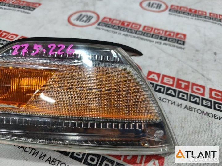 Габарит правый toyota mark II