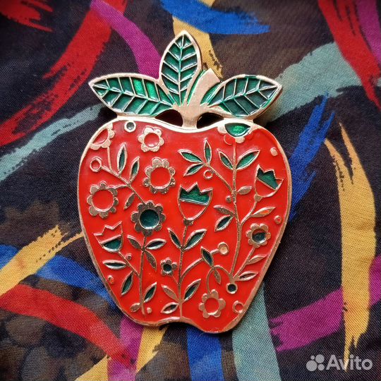 Винтажная брошь Яблоко, СССР, эмаль
