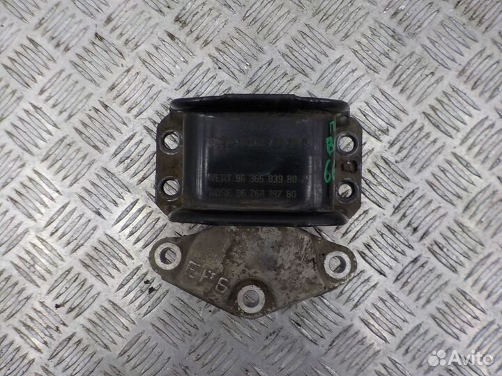 Опора двигателя на Citroen C4