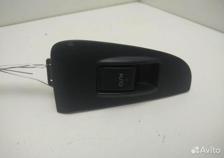 Кнопка стеклоподъемника Toyota Avensis