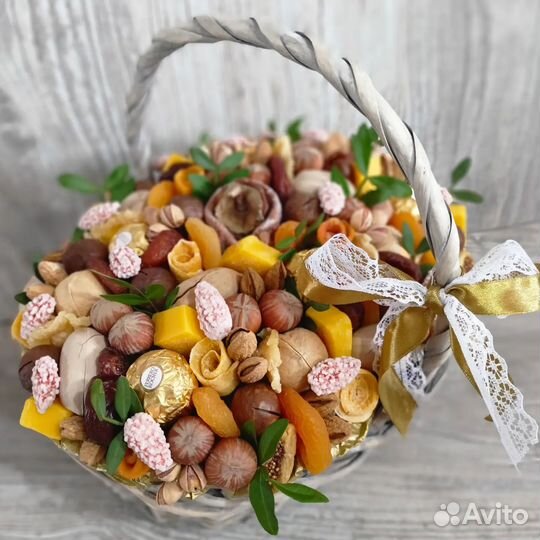 Корзины из орех и сухофруктов