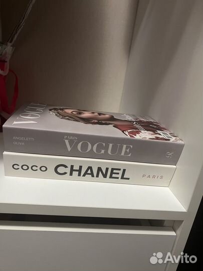 Подставки, муляж книги Vogue, Chanel