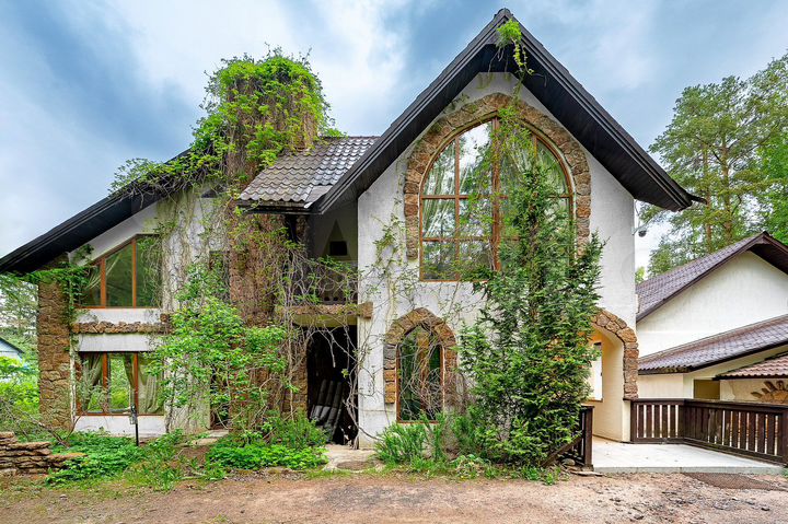 Коттедж 410 м² на участке 15 сот.