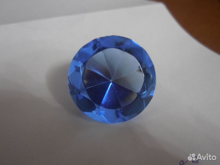 Камушек стеклянный
