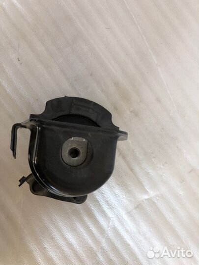 Подушка двигателя задняя Toyota Camry V70/V75