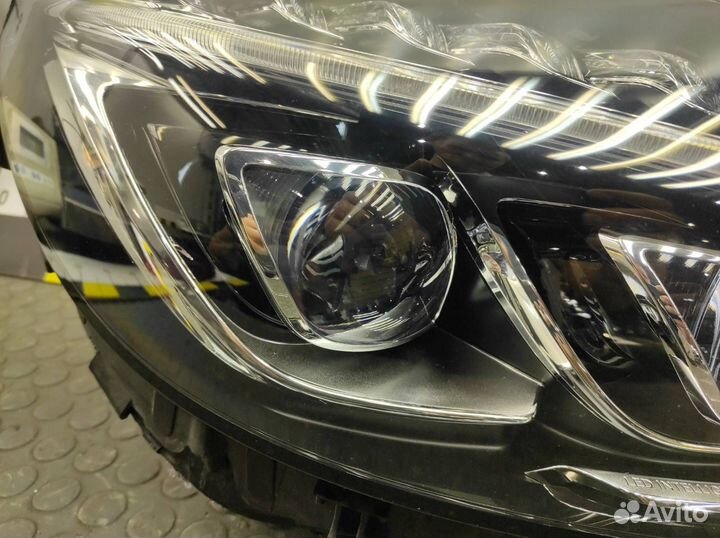 Фара правая Mercedes-Benz C-Class