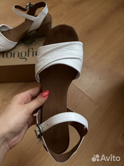 Босоножки женский 39 размер белые натуральная кожа