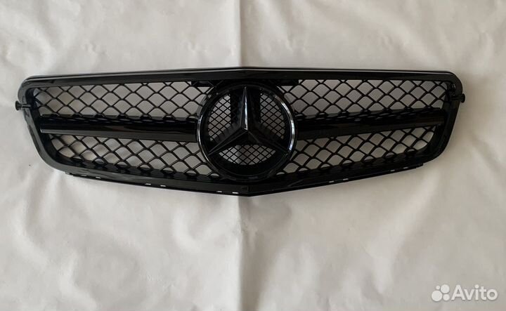 Эмблема на решетку Mercedes C W204