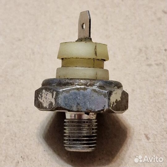 Датчик давления масла (белый) VW Passat B3