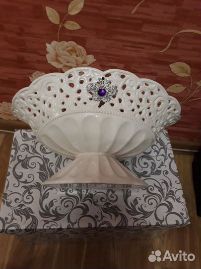 Ваза для фруктов на ножке