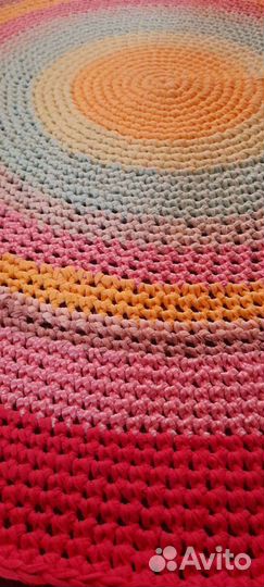 Ковер из трикотажной пряжи 100см. hm