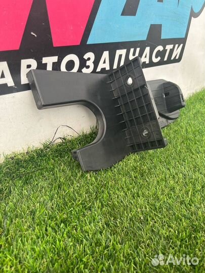 Кронштейн полки багажника левый Tesla Model X 2018