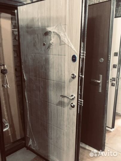 Дверь входная металлическая б/у с установкой