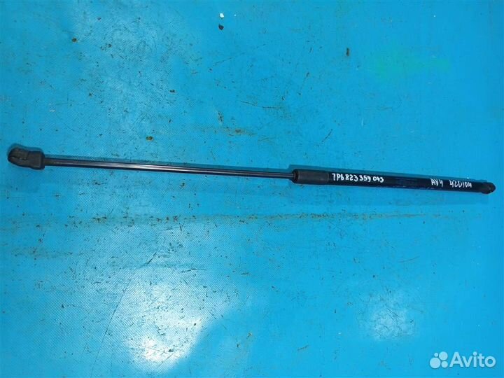 Амортизатор капота VW Touareg NF (2011-2018)