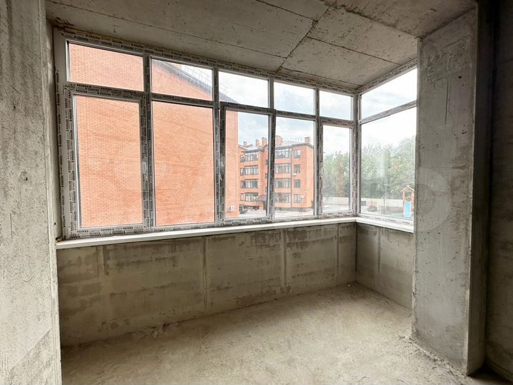 3-к. квартира, 100 м², 2/4 эт.