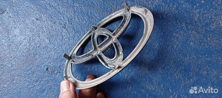 Эмблема прадо 120