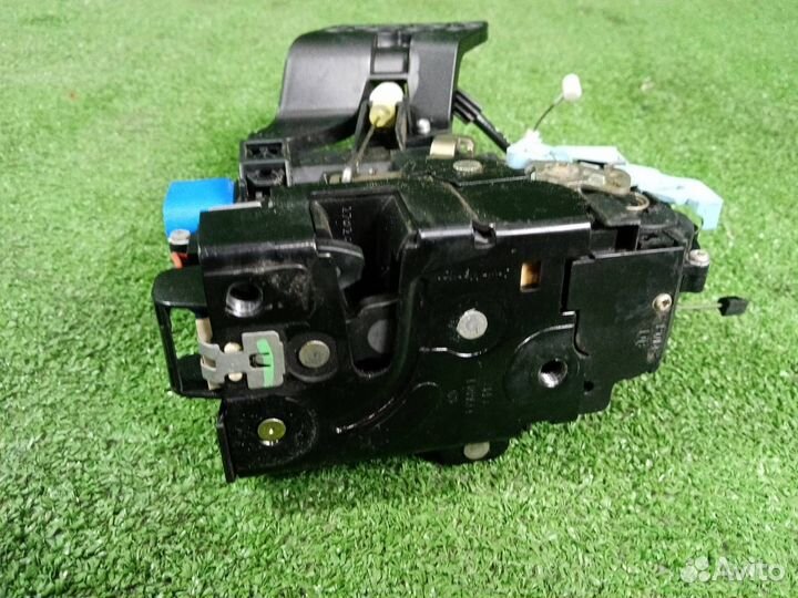 Замок боковой двери передний правый Porsche