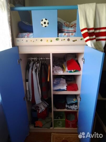 Детская кровать чердак со столом и шкафом