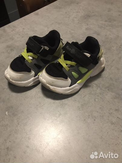 Кроссовки детские 22 размер