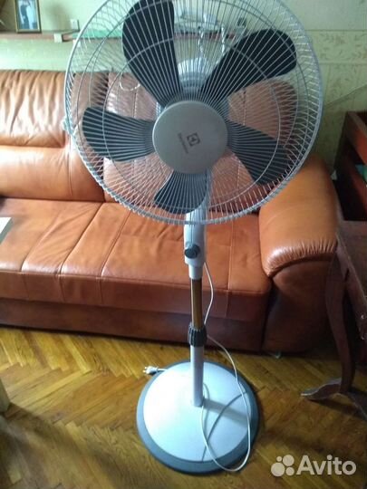 Вентилятор напольный Электролюкс EFF1003D