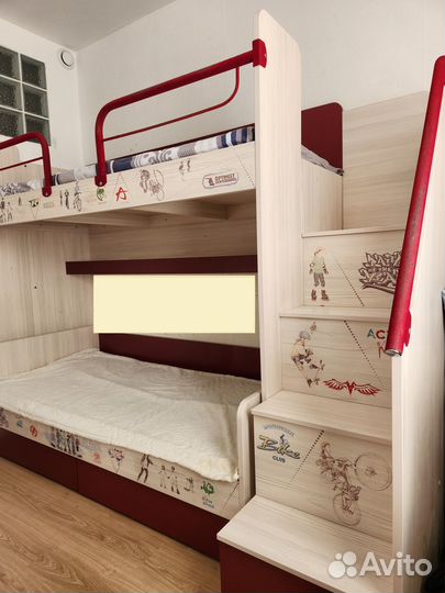 Двухъярусная кровать