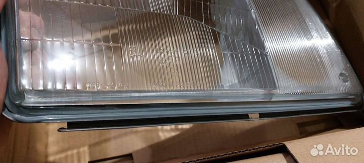 Стекло фары mercedes 124