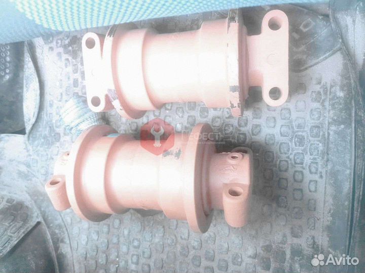 Каток поддерживающий John Deere EX300-2 9096966